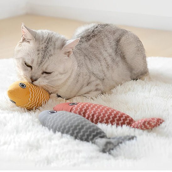 Jouet Poisson Kitty Kick Stick avec herbe à Chat : Votre chat le promènera partout dans la maison